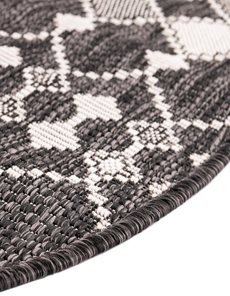 Detail image of 3' x 3' Washable Lattice Indoor / Outdoor Round Rug