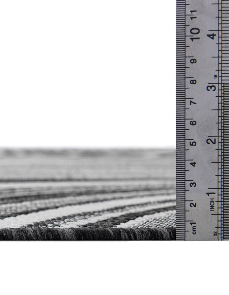 Detail image of 4' x 4' Easy-Clean Modern Indoor / Outdoor Round Rug