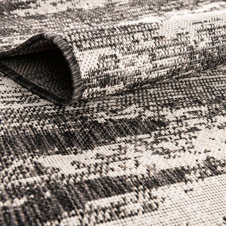 Detail image of 4' x 4' Easy-Clean Modern Indoor / Outdoor Round Rug