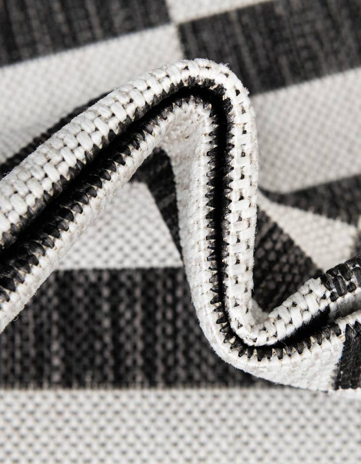 Detail image of 10' 8 x 10' 8 Washable Ribbon Indoor / Outdoor Round Rug