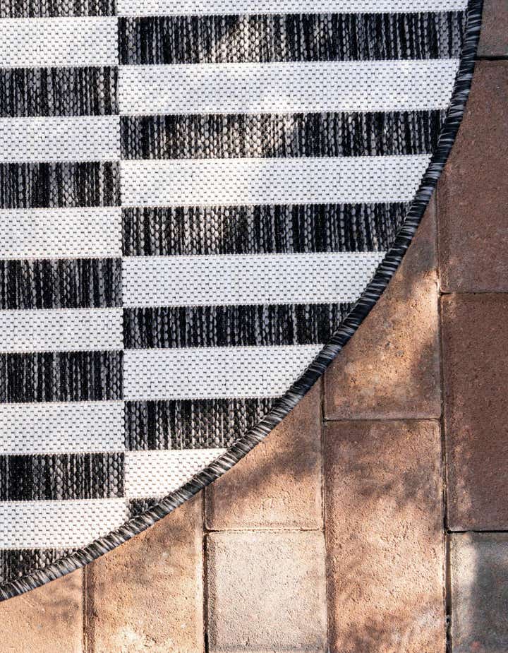 4' x 4' Easy-Clean Ribbon Indoor / Outdoor Round Rug