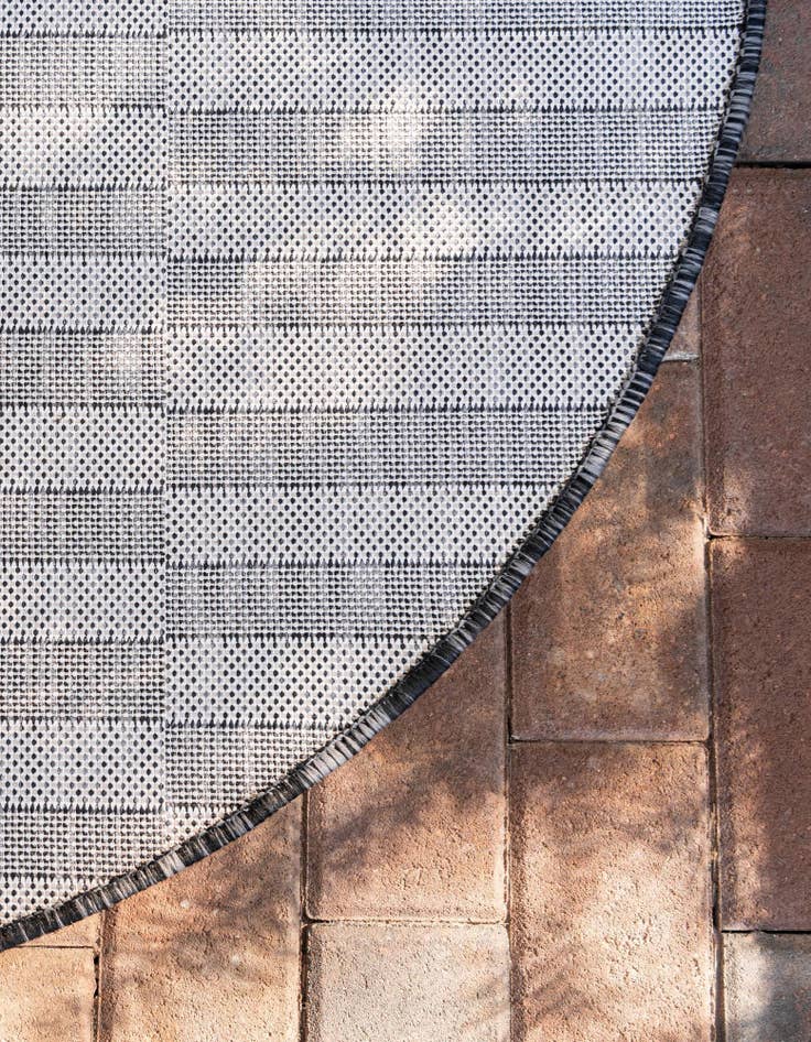 Detail image of 10' 8 x 10' 8  Washable Striped Indoor / Outdoor Round Rug