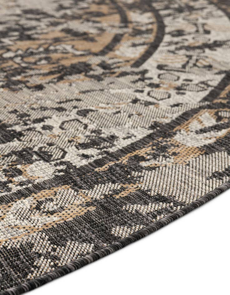 Detail image of 5' 3 x 5' 3 Easy-Clean Traditional Indoor / Outdoor Round Rug
