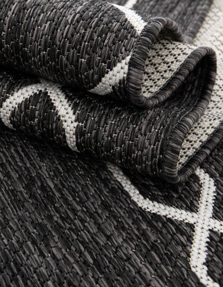 Detail image of 4' x 4'  Washable Trellis Indoor / Outdoor Round Rug