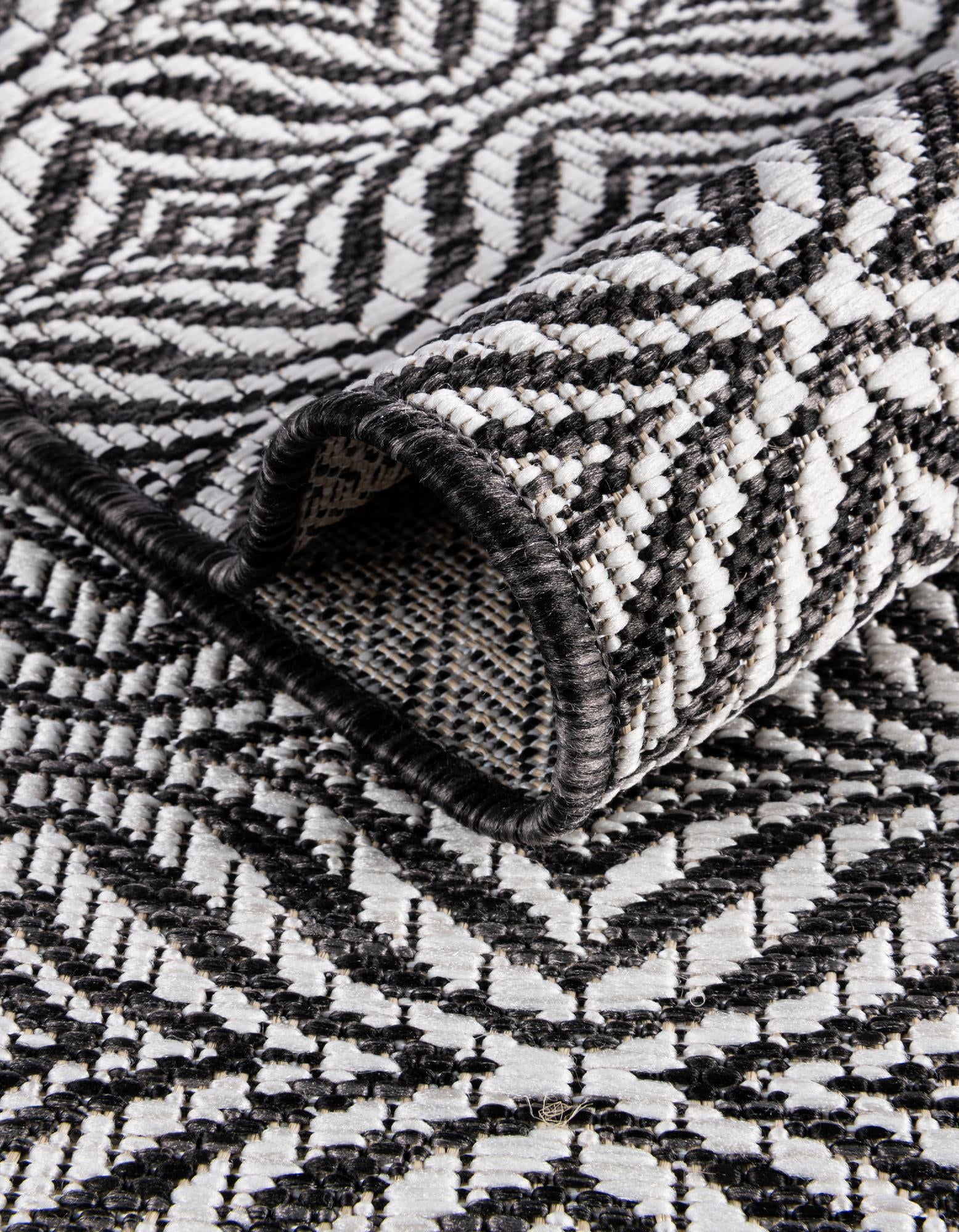 4' x 4' Easy-Clean Trellis Indoor / Outdoor Round Rug