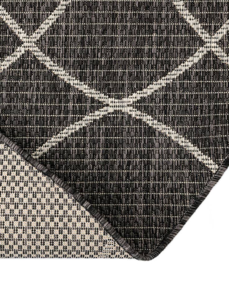 Detail image of 3' x 3' Easy-Clean Trellis Indoor / Outdoor Round Rug