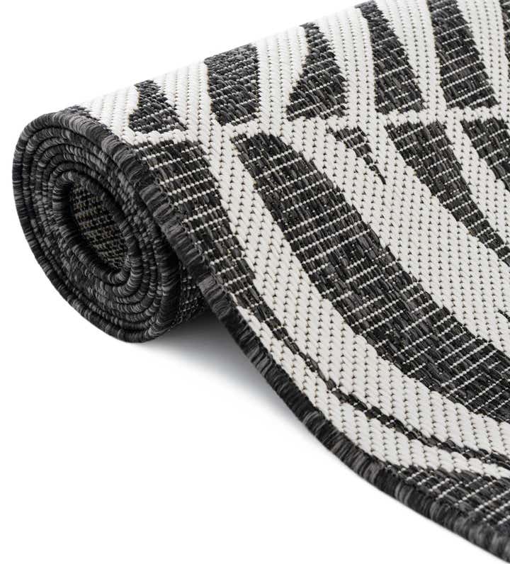 2' 7 x 10' Easy-Clean Botanical Indoor / Outdoor Runner Rug