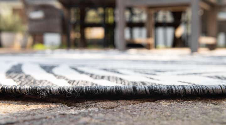 2' 7 x 10' Easy-Clean Botanical Indoor / Outdoor Runner Rug