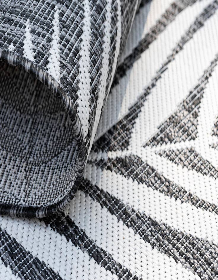 Detail image of 2' 7 x 10'  Washable Botanical Indoor / Outdoor Runner Rug