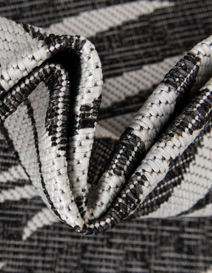 Detail image of 2' 7 x 10'  Washable Botanical Indoor / Outdoor Runner Rug