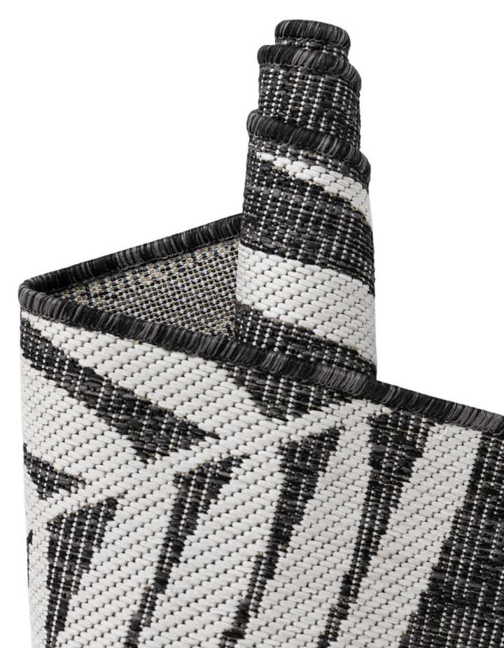 2' 7 x 10' Easy-Clean Botanical Indoor / Outdoor Runner Rug