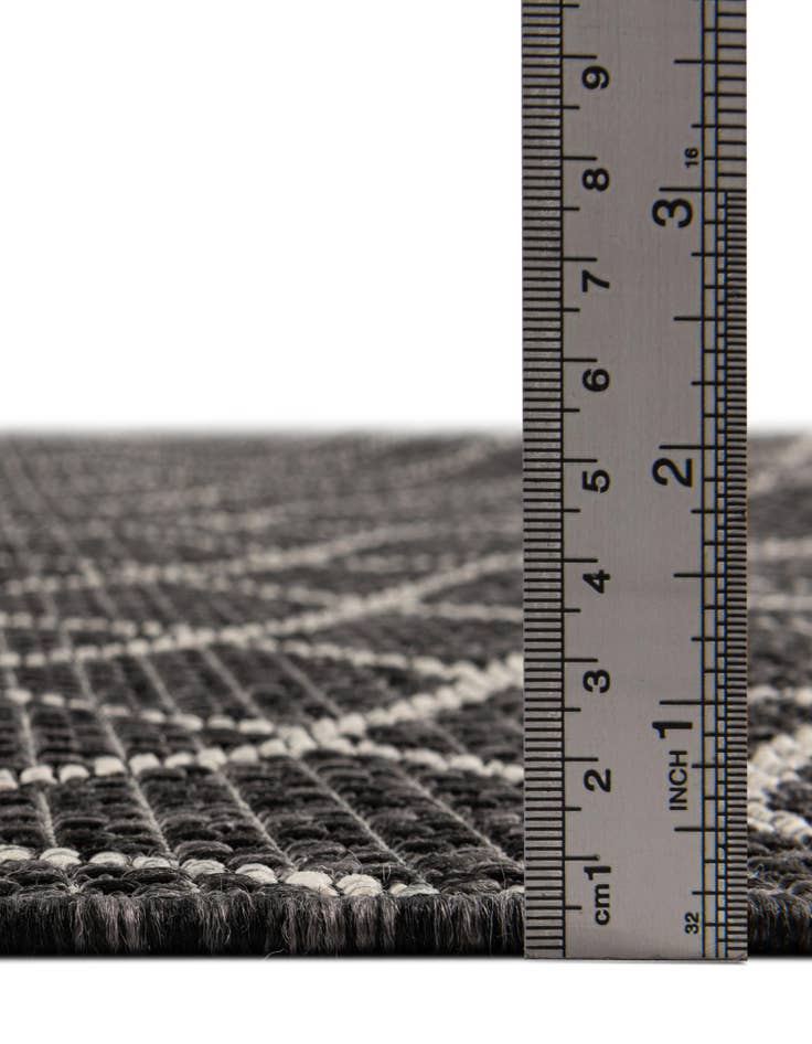 Detail image of 2' 7 x 10' Washable Lattice Indoor / Outdoor Runner Rug