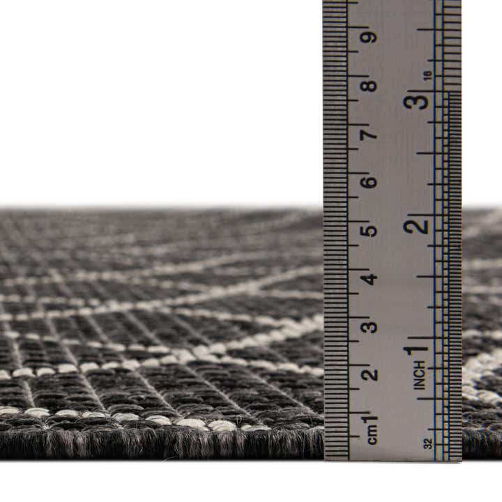 2' x 8' Easy-Clean Lattice Indoor / Outdoor Runner Rug