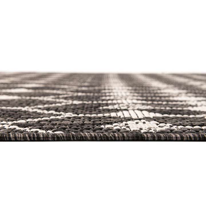 2' x 8' Easy-Clean Lattice Indoor / Outdoor Runner Rug