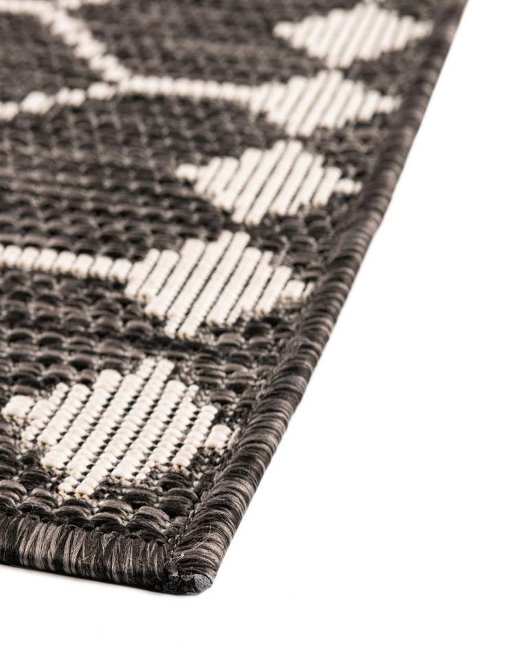 Detail image of 2' 7 x 10' Washable Lattice Indoor / Outdoor Runner Rug