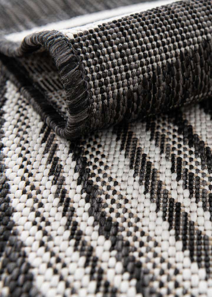 2' x 6' Easy-Clean Modern Indoor / Outdoor Runner Rug
