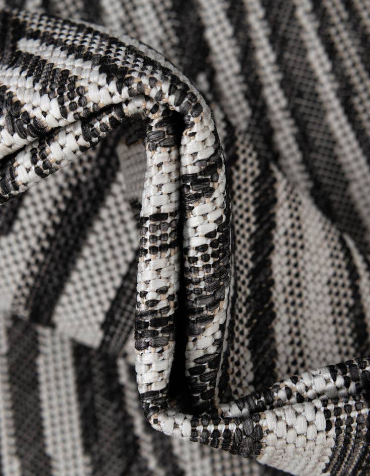 Detail image of 2' x 6'  Washable Modern Indoor / Outdoor Runner Rug