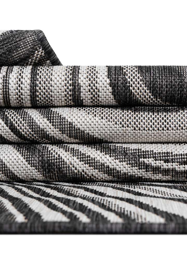 2' x 6' Easy-Clean Modern Indoor / Outdoor Runner Rug