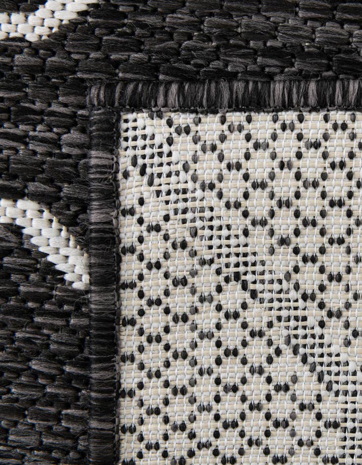 Detail image of 2' x 6'  Washable Trellis Indoor / Outdoor Runner Rug