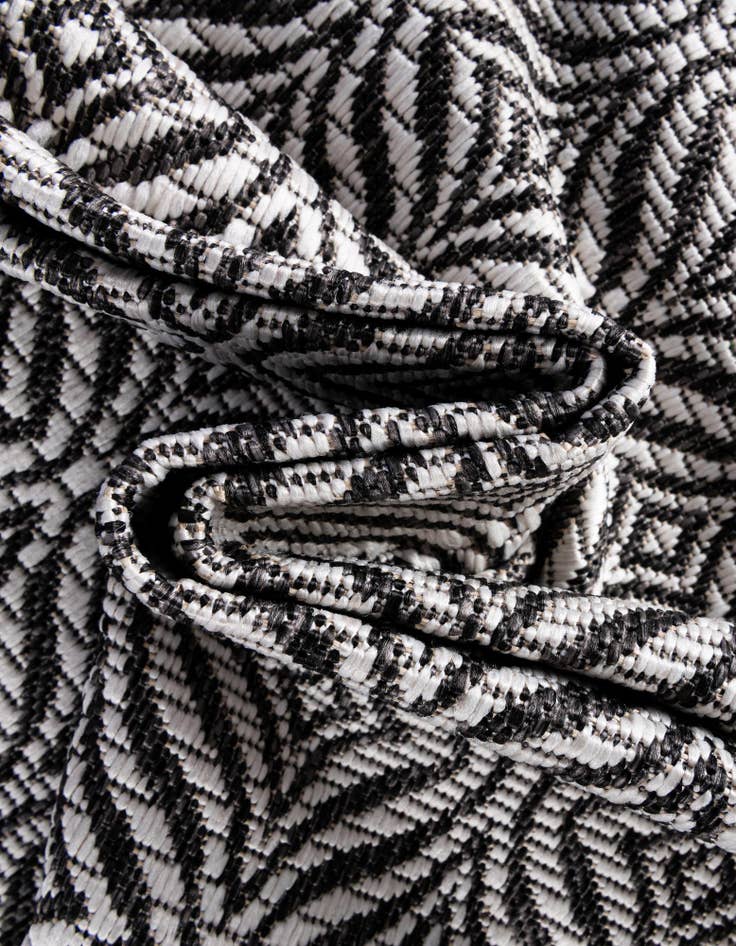 Detail image of 2' x 6'  Washable Trellis Indoor / Outdoor Runner Rug