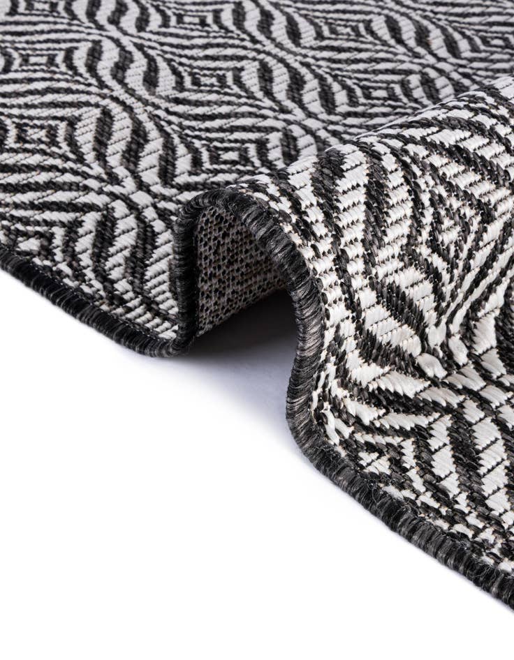 Detail image of 2' x 6'  Washable Trellis Indoor / Outdoor Runner Rug