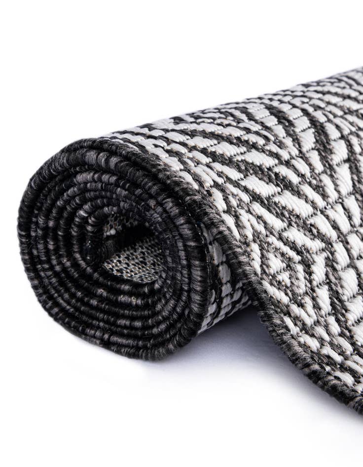 Detail image of 2' x 6'  Washable Trellis Indoor / Outdoor Runner Rug