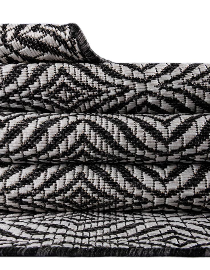 Detail image of 2' x 6'  Washable Trellis Indoor / Outdoor Runner Rug