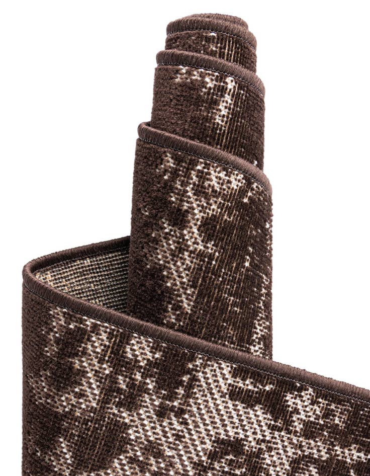 Detail image of 2' 7 x 10' Valencia Runner Rug