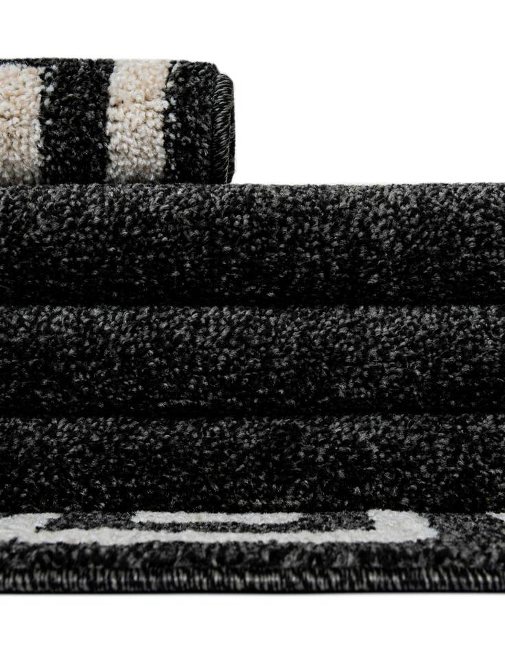 Detail image of 7' 10 x 7' 10 Hera Square Rug