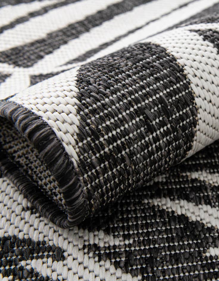 Detail image of 5' 3 x 5' 3 Easy-Clean Botanical Indoor / Outdoor Square Rug