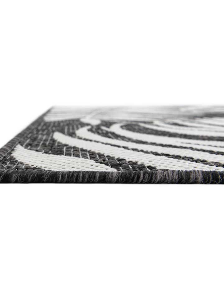5' 3 x 5' 3 Easy-Clean Botanical Indoor / Outdoor Square Rug