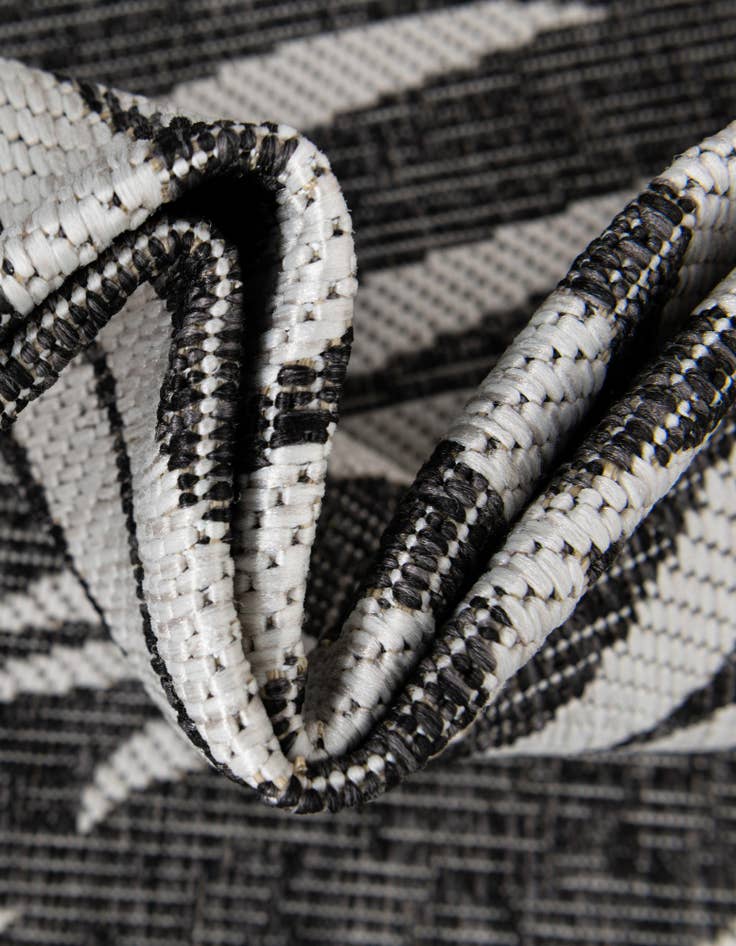 Detail image of 5' 3 x 5' 3 Easy-Clean Botanical Indoor / Outdoor Square Rug