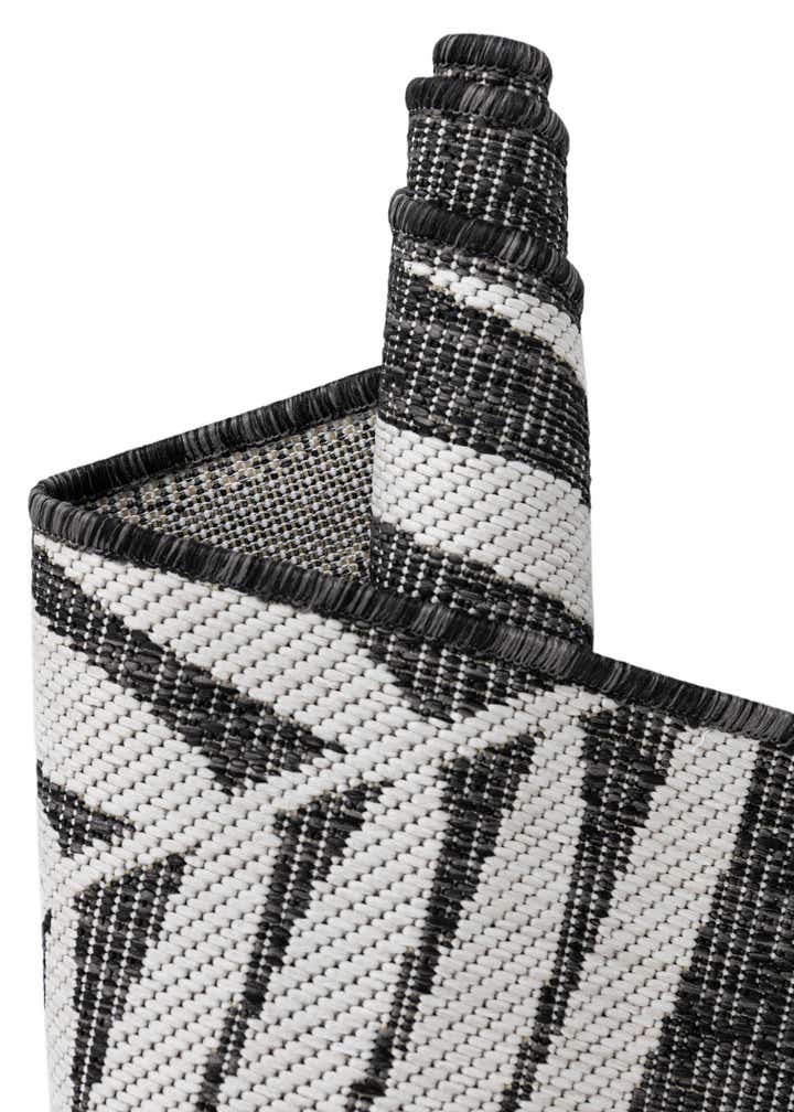 5' 3 x 5' 3 Easy-Clean Botanical Indoor / Outdoor Square Rug