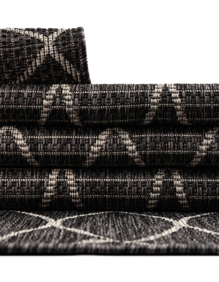 Detail image of 10' x 10' Washable Lattice Indoor / Outdoor Square Rug