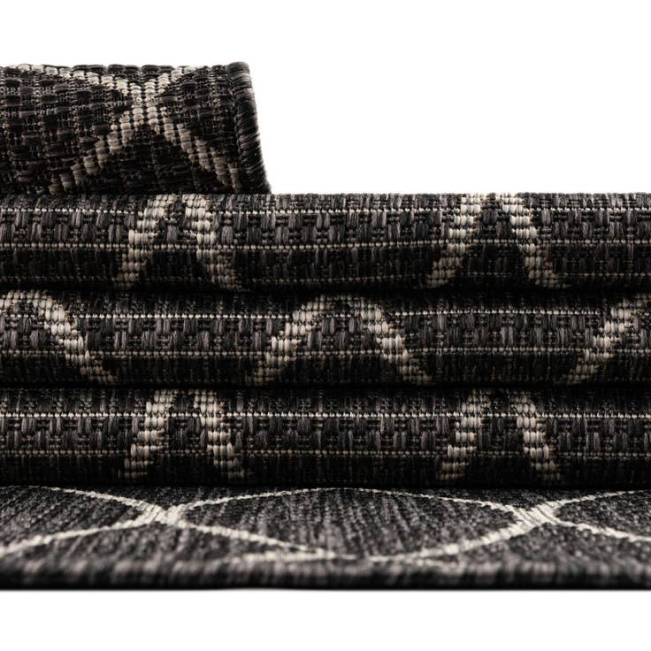 Detail image of 10' x 10' Easy-Clean Lattice Indoor / Outdoor Square Rug