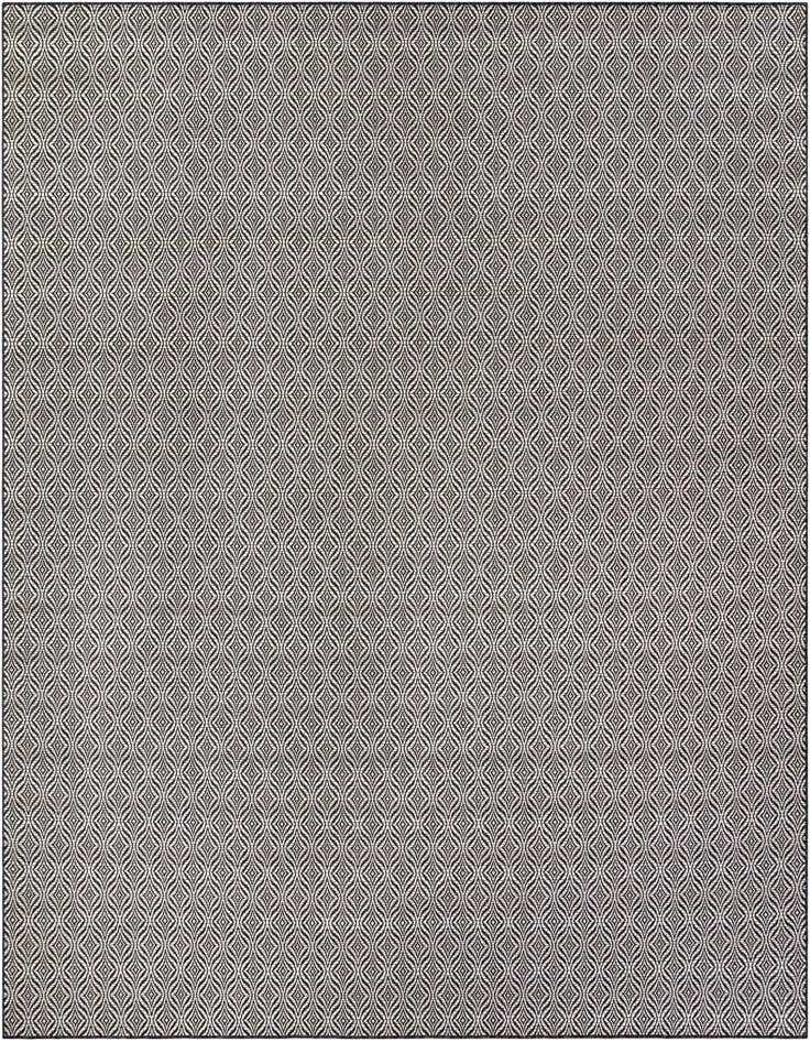 Detail image of 13' x 13' Easy-Clean Lattice Indoor / Outdoor Square Rug