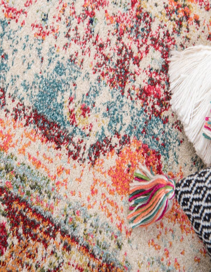 Detail image of 3' 3 x 3' 3  Washable Santa Fe Round Rug