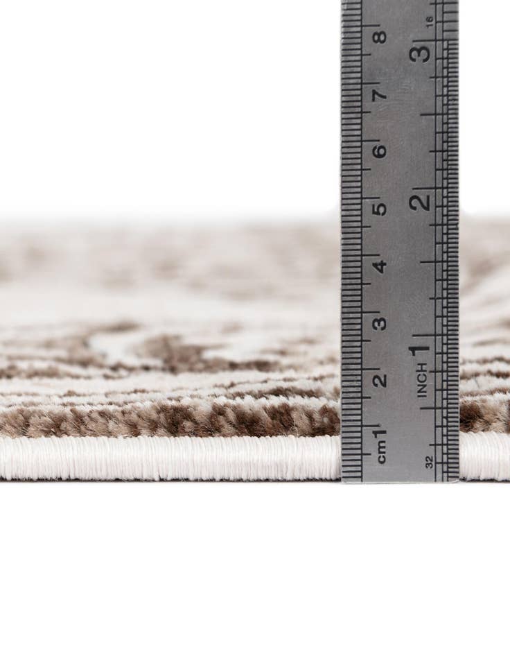 Detail image of 7' x 10' Hermitage Oval Rug