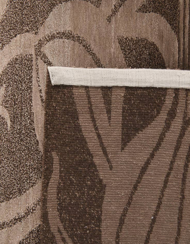 Detail image of 6' 9 x 10' 2  Hand Knotted Darya Wool Rug