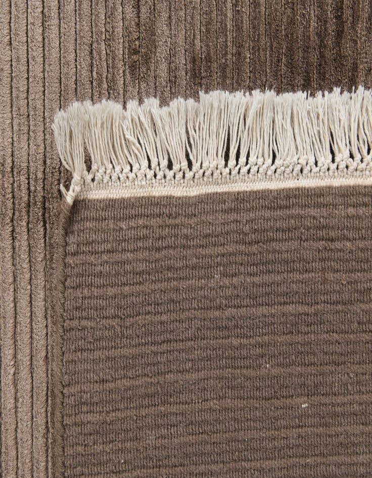 Detail image of 4' 11 x 6' 7  Hand Knotted Darya Wool Rug