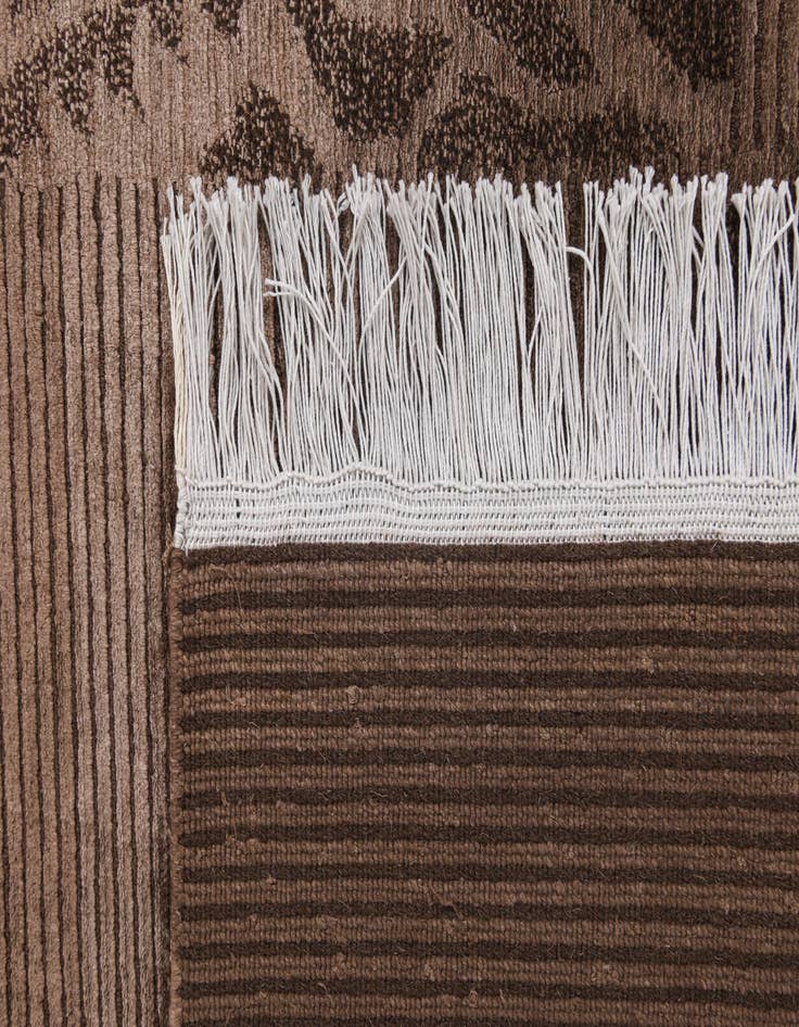 Detail image of 5' 9 x 8'  Hand Knotted Darya Wool Rug