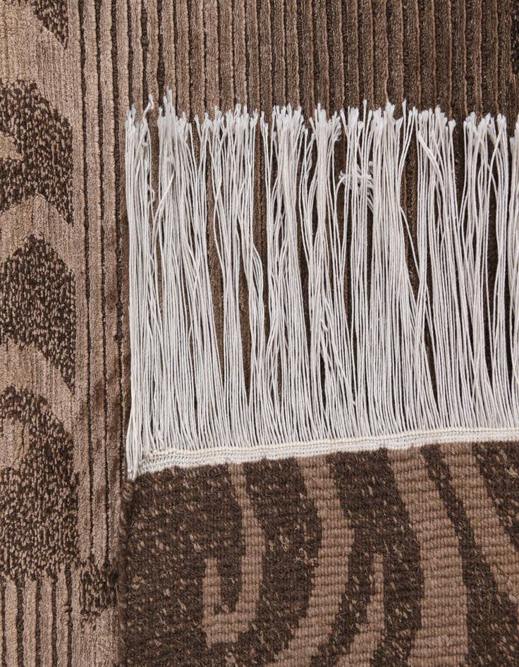 Detail image of 2' 7 x 4' 11  Hand Knotted Darya Wool Rug