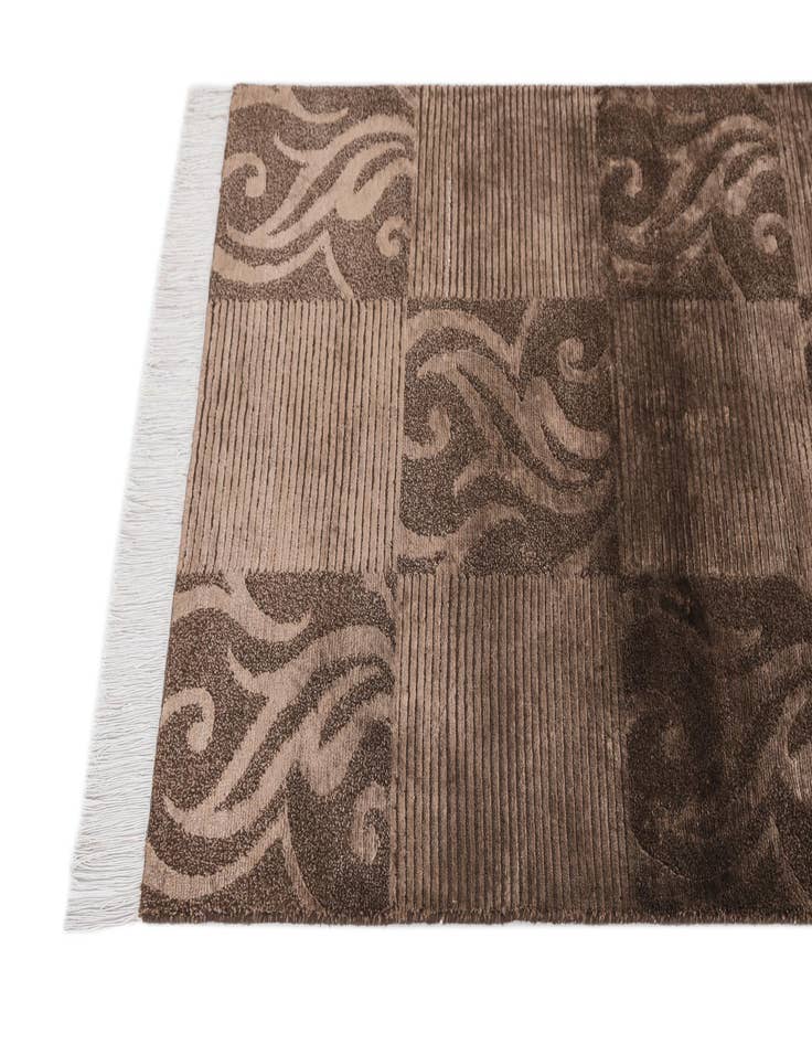 Detail image of 2' 7 x 4' 11  Hand Knotted Darya Wool Rug