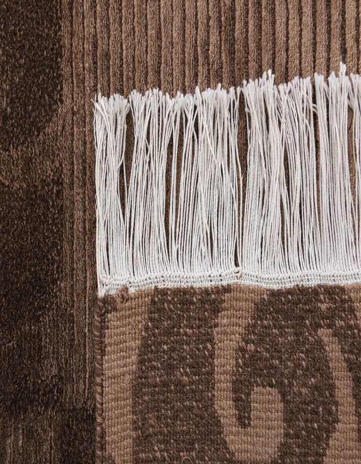 Detail image of 2' 7 x 4' 11  Hand Knotted Darya Wool Rug