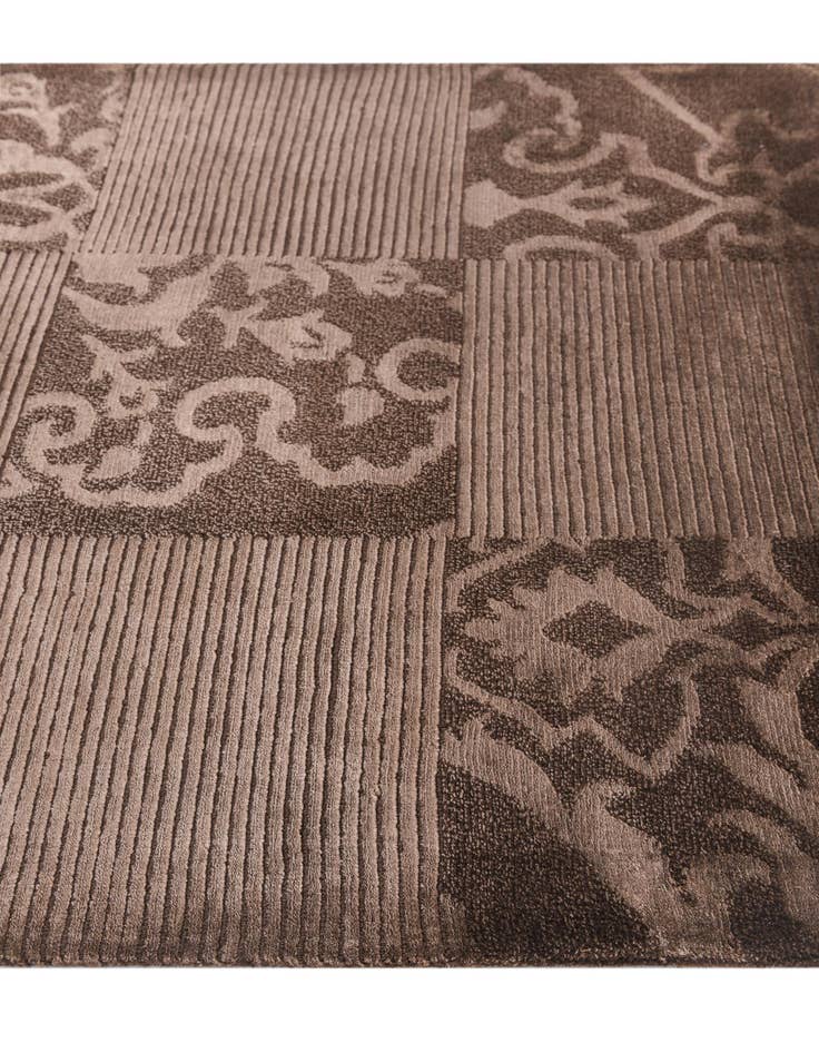Detail image of 2' 10 x 4' 11  Hand Knotted Darya Wool Rug