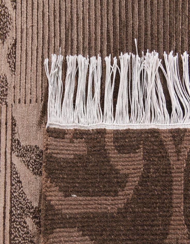 Detail image of 2' 10 x 4' 11  Hand Knotted Darya Wool Rug