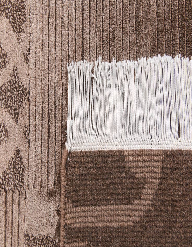 Detail image of 2' 7 x 5'  Hand Knotted Darya Wool Rug