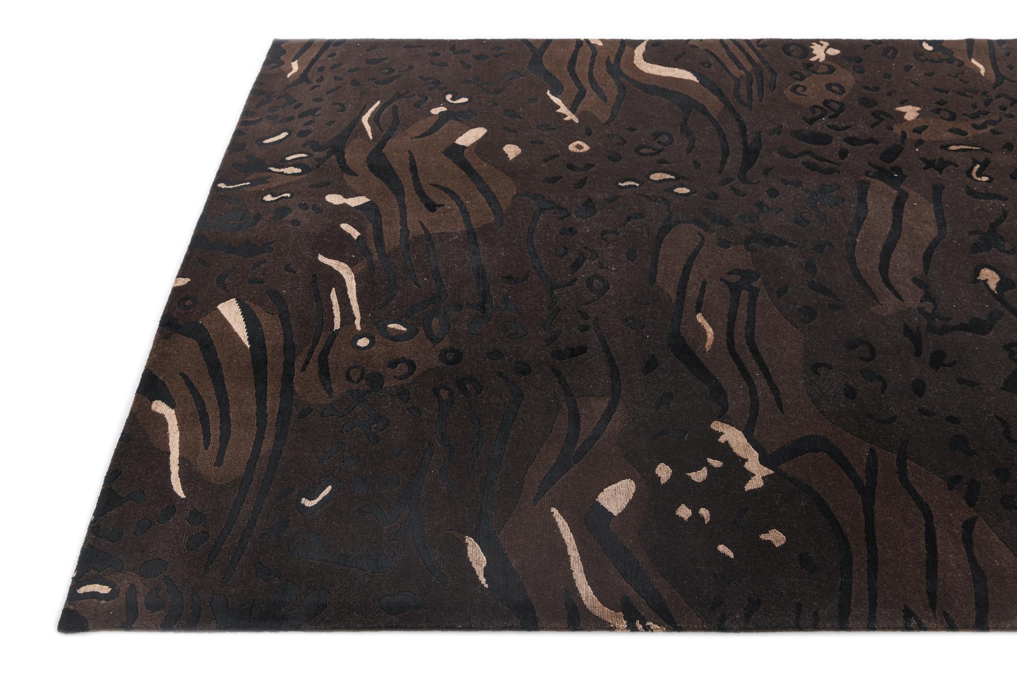 5' 8 x 8' Hand Knotted Darya Wool Rug