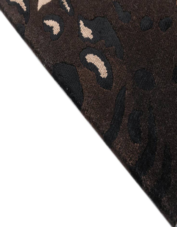 Detail image of 5' 8 x 8'  Hand Knotted Darya Wool Rug