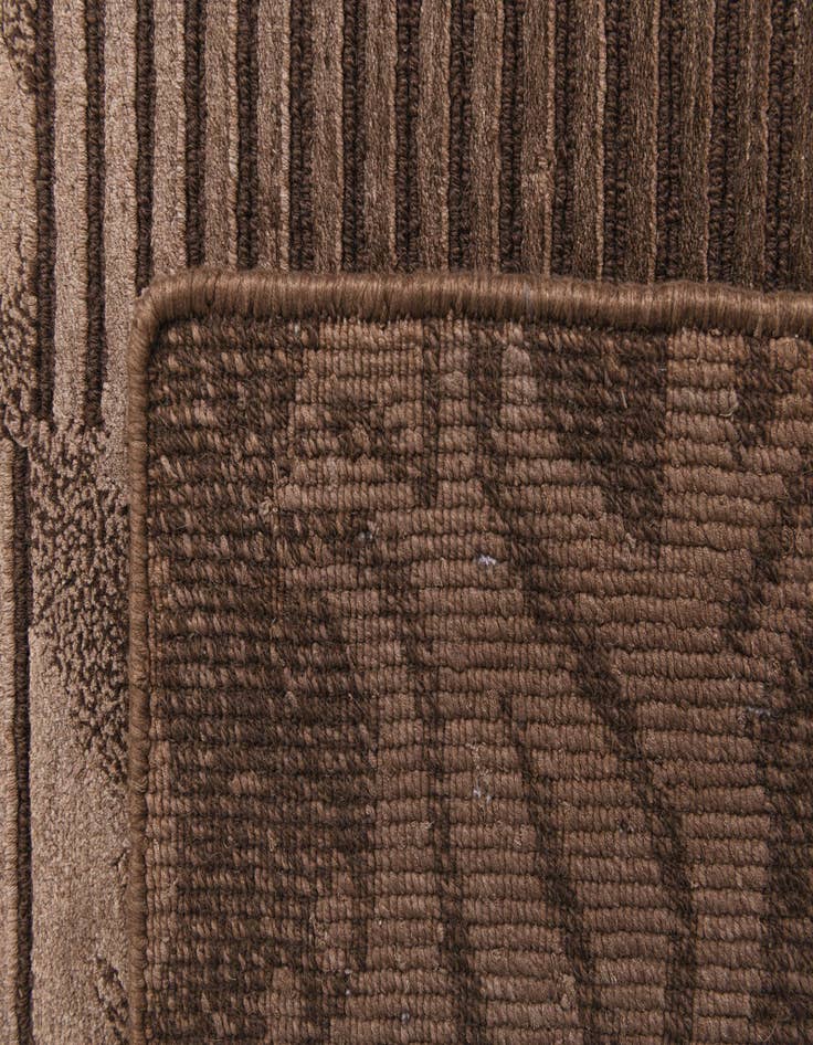 Detail image of 2' 7 x 4' 10  Hand Knotted Darya Wool Rug